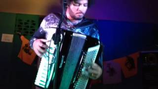 Mestrinho Improvisando Lamento Sertanejo no Forro de Vitrola  13042014 [upl. by Aihsenad]