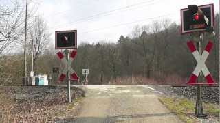 Bahnübergang quotHardenberger Wegquot Velbert  2 ZügeAnzeige  sechs Wecker [upl. by Duncan]