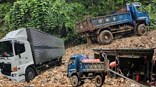 the driver and the girl Rescue of cars washed away by floods [upl. by Winifield]