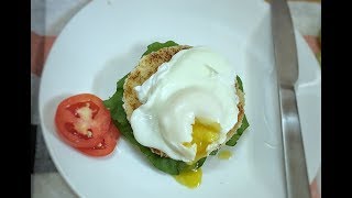 HOW TO MAKE POACHED EGGS IN BOILING WATER  SIMPLE WAY TO POACH AN EGG [upl. by Grenville644]