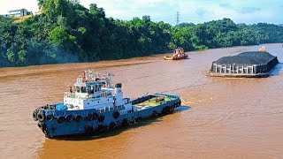 See how the tugboat pulls the Barge Loaded with Coal when it enters under the bridge❗ [upl. by Anallij]