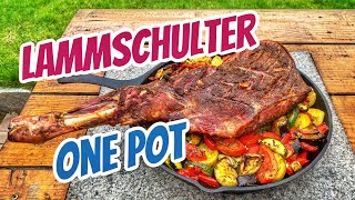 Lammschulter auf mediterranem Gemüse zum Osterfest  Grillcoach Gerrit [upl. by Suoivart]