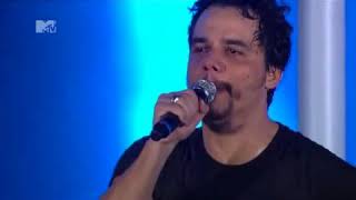 Wagner Moura canta Legião Esperando por mim MTV [upl. by Gambell]