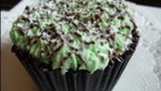 How to make chocolate and mint cupcakes [upl. by Meletius]