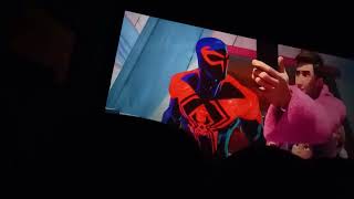 Spiderman Across The Spiderverse Miles Morales Persecución escena ReacciónAudience Reaction [upl. by Arleyne596]