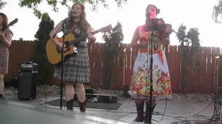 Whiskey Belles do Old Crow Medicine Show  Wagon Wheel [upl. by Laenahtan]