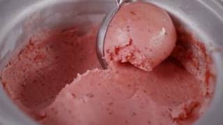 Comment faire un sorbet maison à la fraise et à la menthe [upl. by Ahcirt]