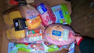 Dumpster Diving Aldi 260 FREE CHRISTMAS DINNER [upl. by Ferde]