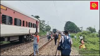 बक्सर के पास बड़ा रेल हादसा  दो हिस्सों में बंट गई मगध एक्सप्रेस दिल्ली से पटना आ रही थी ट्रेन [upl. by Roskes]