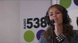 Esmee Denters  Outta Here  Live bij Evers Staat Op [upl. by Ainwat954]