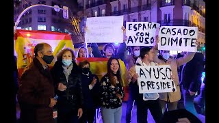 Cientos de manifestantes exigen la dimisión de Pablo Casado frente a la sede del PP [upl. by Montanez582]