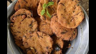 Maddur Vade  Crispy Maddur Vada Recipe [upl. by Edwyna]