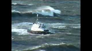 Rough Weather Pilot boat Trails of IZURDIA Bayonne [upl. by Hughmanick778]