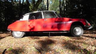 Amazing changing tires on Citroen DS no jack required [upl. by Fenny]