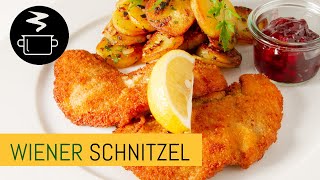 Klassisches Wiener Schnitzel mit Bratkartoffeln [upl. by Jessa]