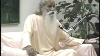 Giving Advice  Sri Swami Satchidananda Integral Yoga [upl. by Daub]