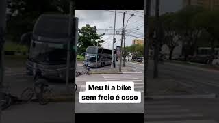 Homem tropela policial de bike humor viral engraçado [upl. by Tanah]