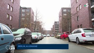 Comment Berlin tente de devenir une quotvilleépongequot  reportage cdanslair 01112023 [upl. by Aryn841]