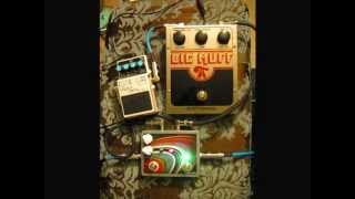 Saturnworks True Bypass Loop Guitar Pedal with Momentary Feedback and Volume Control Demo [upl. by Hartmann182]