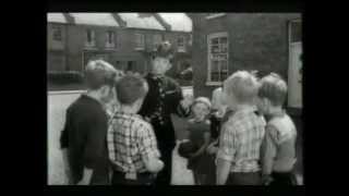 Norman Wisdom  NORMAN ON THE BEAT 1962  classic chase sequence [upl. by Odranar]