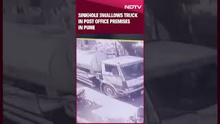 Pune News Today  Sinkhole Swallows Truck In Post Office Premises In Pune [upl. by Spears]