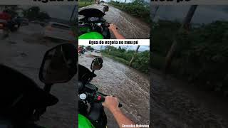 Passando com minha Kawasaki em agua do esgoto shorts moto motovlog kawasaki [upl. by Beitch]