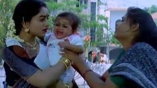 Intlo Illalu Vantintlo Priyuralu Scenes  Venkatesh amp Soundarya adopt a child  Venkatesh [upl. by Eleik259]