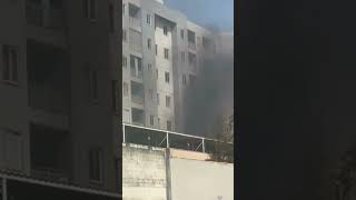 Incêndio em garagem de condomínio destrói veículos no Parque Oeste Industrial em Goiânia [upl. by Elak]