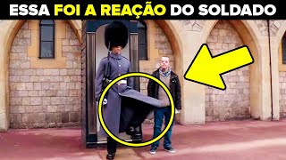 Homem com Síndrome de Down Aproximouse do Guarda da Rainha A Resposta Do Soldado foi Surpreendente [upl. by Llenal835]