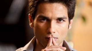 Scene Mazaa to tab aayega jab dollars main kamayenge  Badmaash Company  Shahid  Anushka [upl. by Aikemahs]