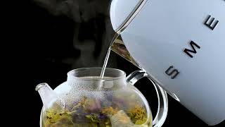 Smeg Retro 50s Style Mini Kettle [upl. by Heurlin589]