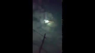 Luz atraviesa cielos antes del terremoto ocurrido en Ecuador [upl. by Suiratnod74]