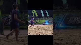 37 bolas trocadas tá bom  🥵 Defesa monstra do MIguel Peres 🤟🏼 beachtennis beachtennisbrasil [upl. by Blackstock507]