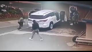 Car Hijackers runs out of luck in South Africa [upl. by Nnairet42]