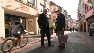 Valls quoten tournéequot à Forbach les réactions du FN  0810 [upl. by Izzy648]