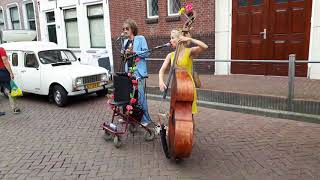 duo Heebie Jeebies speelt op straat in Kampen [upl. by Vashti]