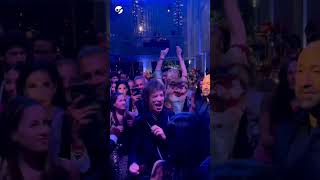 MICK JAGGER BAILÓ quotPEPASquot EL HIT DE FARRUKO Y SE HIZO VIRAL [upl. by Airdnaz]