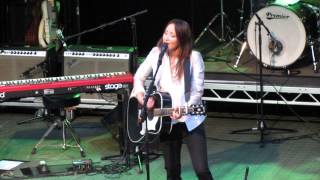 KT Tunstall  Funnyman  Gawsworth Hall 1972013 [upl. by Follmer]