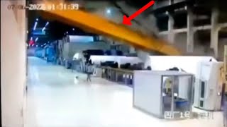 😲 A CRANE COLLAPSES INSIDE A FACTORY  ACCIDENT CAUGHT ON CAMERA [upl. by Meisel]