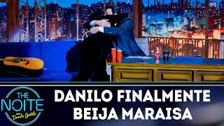 Danilo finalmente beija Maraisa  The Noite 140319 [upl. by Perrins134]