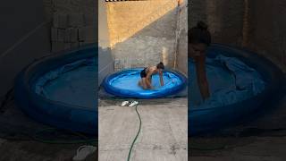 O calor chegou é hora de arrumar a piscininha 💦🤣 tetraplegico calor piscina piscinas [upl. by Notxap359]