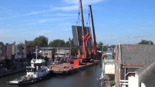 Bouwkranen vallen op huizen Alphen aan den Rijn [upl. by Ferreby386]