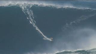 Weltrekord auf der WahnsinnsWelle  Surfer rides 90 foot wave  World Record  Garrett McNamara [upl. by Laurianne]