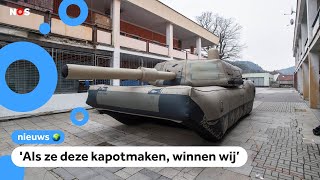 Deze opblaasbare tanks moeten Rusland foppen [upl. by Manthei]