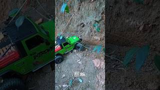 Nge Winch san sini rubicon scx10 rcadventure rcroccrawler winch winching rccar forest axial [upl. by Adnahc]