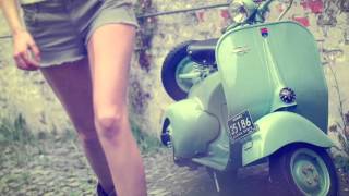 VESPA KALENDER 2015 [upl. by Leinadnhoj]