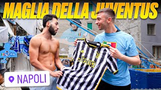 Tifosi del NAPOLI indossano la maglia della Juventus FINITO MALE [upl. by Aenet999]