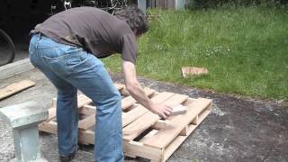 How to dismantle a pallet without splitting it without special tools and recover the nails [upl. by Gross688]