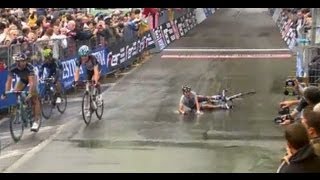 Domenico Pozzovivo slides over the finish line Il Lombardia 2013 [upl. by Errol717]