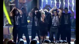 Yonca Evcimik  quot Bandıra Bandıra quot Beyaz Show 2012 [upl. by Aciraj318]